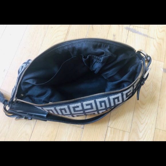 Givenchy - Picture 2 of 3